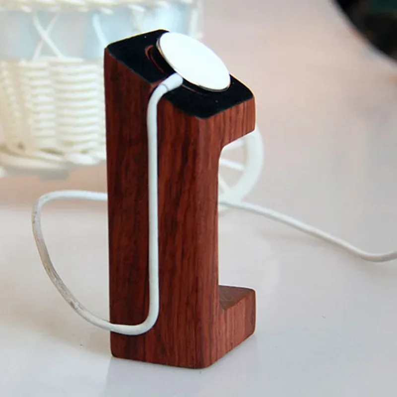 Drewniana podstawka pod ładowa – Smartwatch Apple Watch recenzja i cena